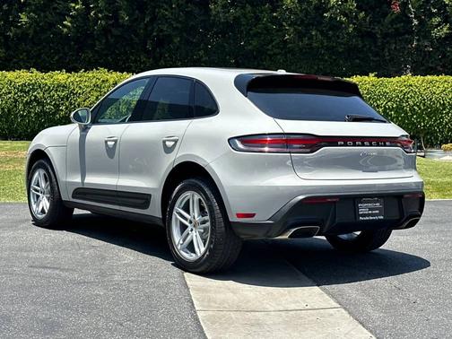Chalk 2025 Porsche Macan