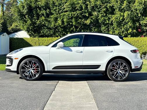 White 2023 Porsche Macan