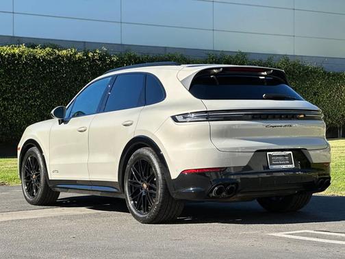 2025 Porsche Cayenne GTS