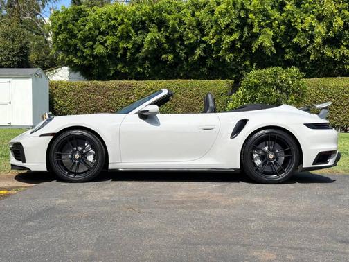 Chalk 2024 Porsche 911