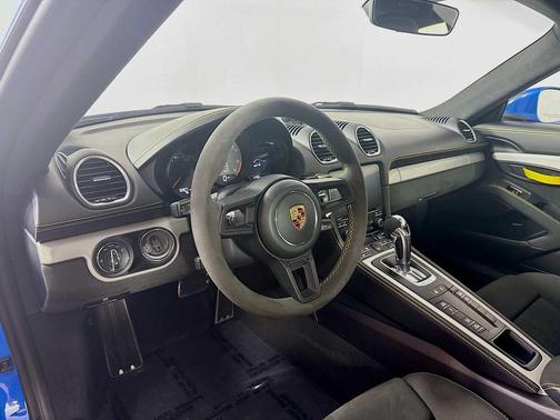 2022 Porsche 718 Cayman GT4