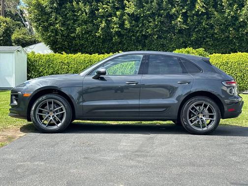 Volcano Grey Metallic 2022 Porsche Macan