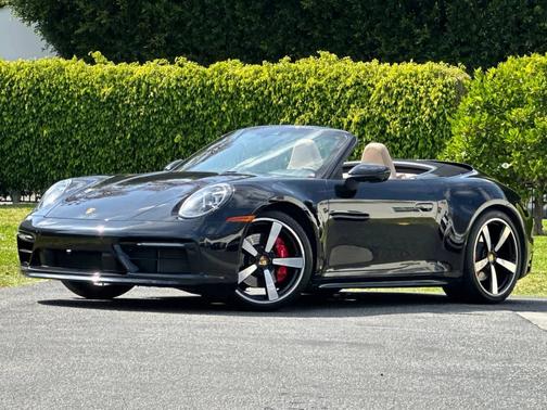Jet Black Metallic 2020 Porsche 911