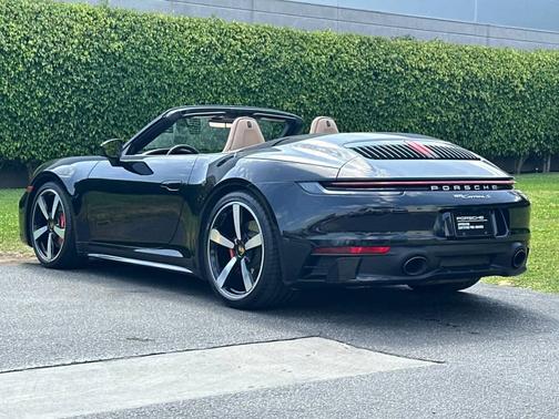 Jet Black Metallic 2020 Porsche 911