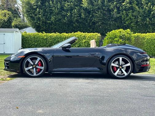 Jet Black Metallic 2020 Porsche 911