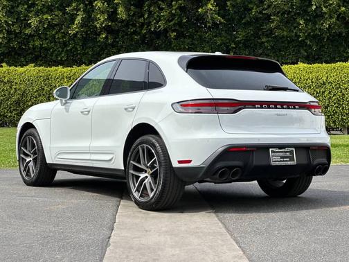 2025 Porsche Macan 