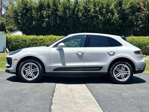 Chalk 2025 Porsche Macan