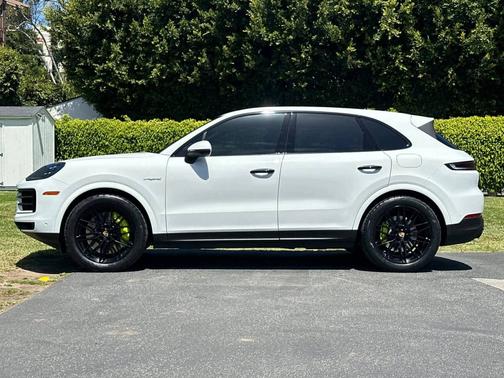White 2024 Porsche Cayenne