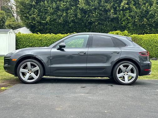Vulcano Gray Metallic 2018 Porsche Macan