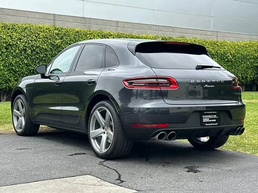 Vulcano Gray Metallic 2018 Porsche Macan