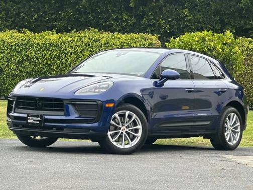 Gentian Blue Metallic 2024 Porsche Macan