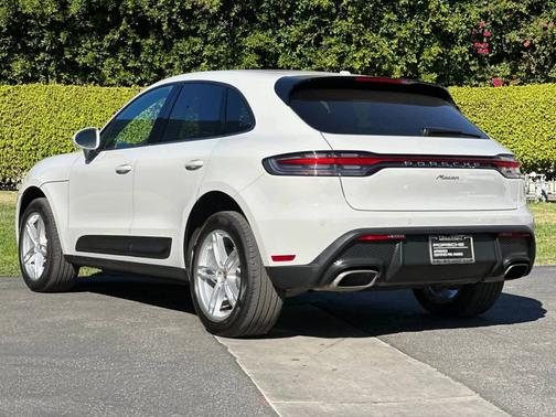 2025 Porsche Macan 