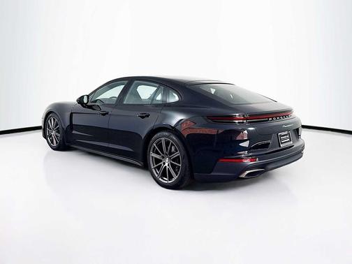 2025 Porsche Panamera 4