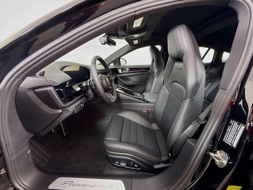 2025 Porsche Panamera 4