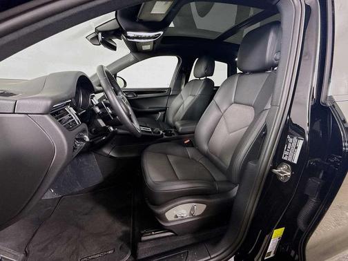 2025 Porsche Macan AWD