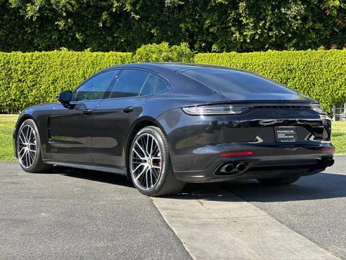 2023 Porsche Panamera 