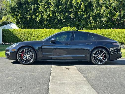 2023 Porsche Panamera 