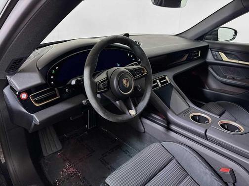 2025 Porsche Taycan 4S