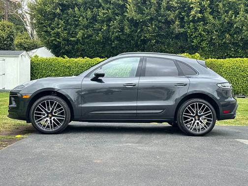 Volcano Grey Metallic 2026 Porsche Macan