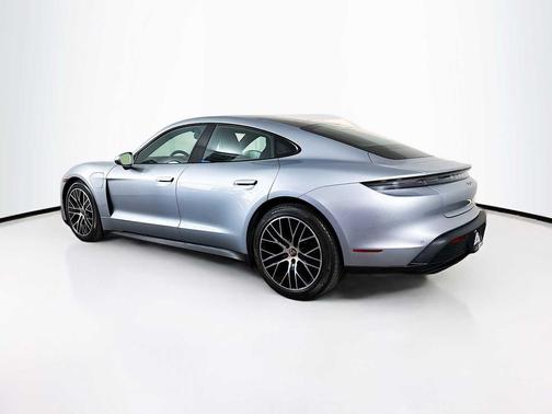 2022 Porsche Taycan 
