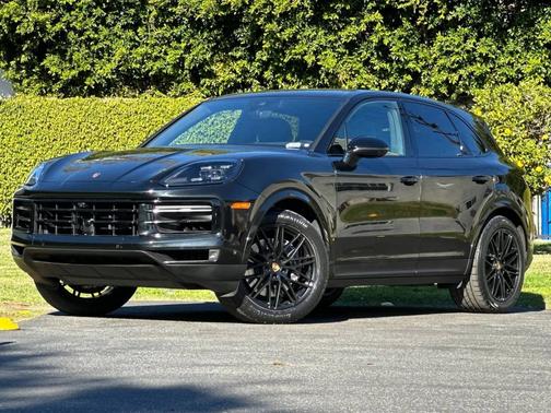 Chromitblack Metallic 2024 Porsche Cayenne