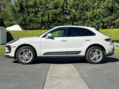 2025 Porsche Macan 