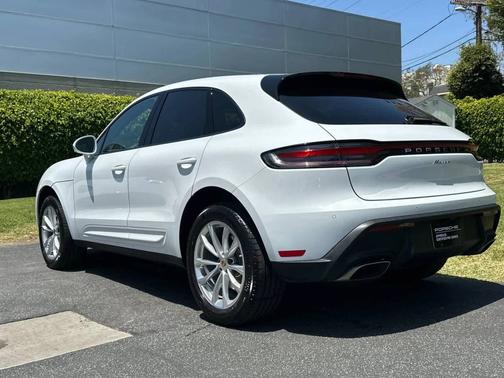 Carrara White Metallic 2025 Porsche Macan