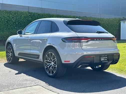 Chalk 2025 Porsche Macan