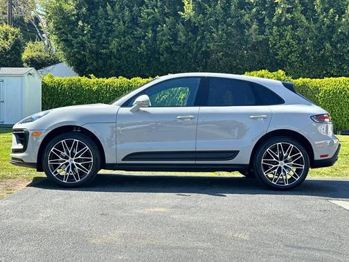 Chalk 2025 Porsche Macan