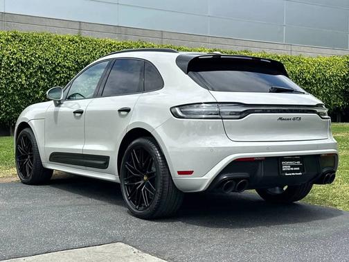 Chalk 2023 Porsche Macan