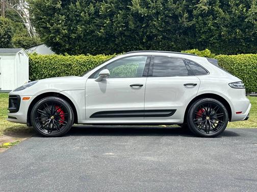 Chalk 2023 Porsche Macan