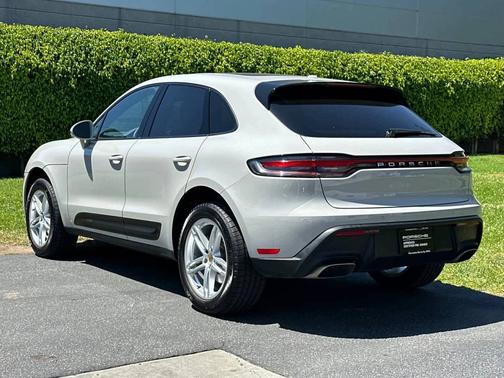 Chalk 2025 Porsche Macan