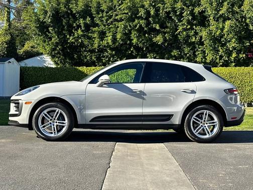 2025 Porsche Macan 