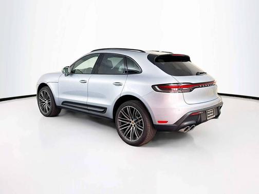 Dolomite Silver Metallic 2026 Porsche Macan