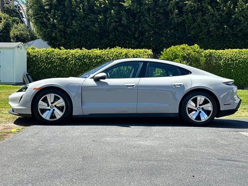 Chalk 2023 Porsche Taycan
