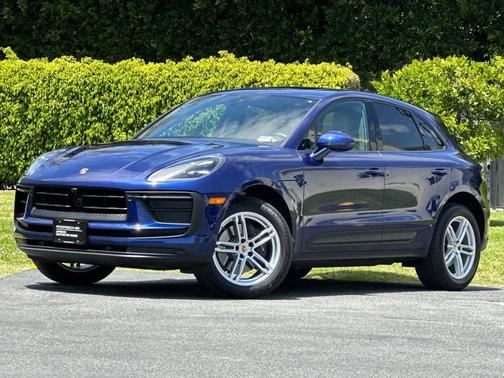 Gentian Blue Metallic 2025 Porsche Macan