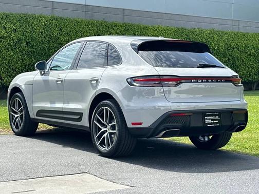 Chalk 2025 Porsche Macan