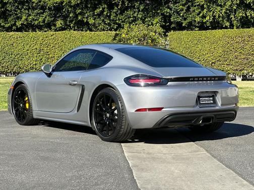 2022 Porsche 718 Cayman T