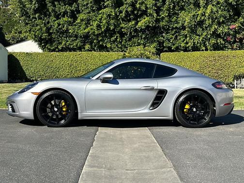 2022 Porsche 718 Cayman T