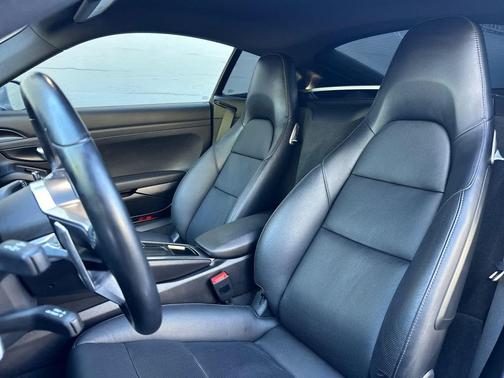 2022 Porsche 718 Cayman T