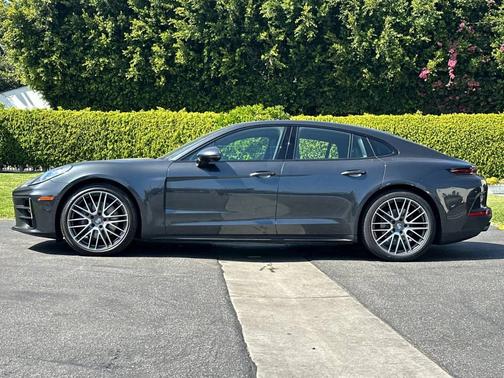 2024 Porsche Panamera 