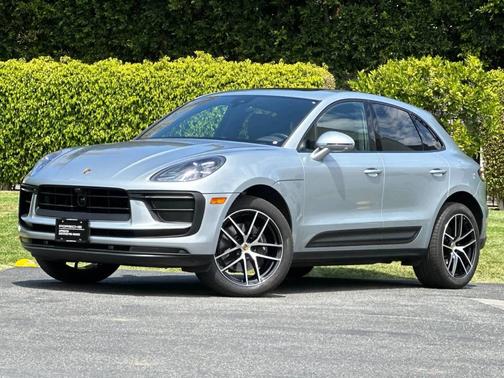 Dolomite Silver Metallic 2025 Porsche Macan