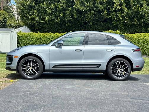 Dolomite Silver Metallic 2025 Porsche Macan