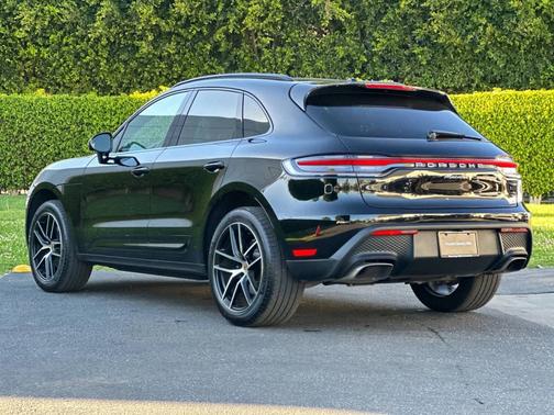2025 Porsche Macan 