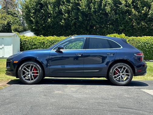 Night Blue Metallic 2023 Porsche Macan