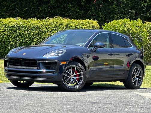 Night Blue Metallic 2023 Porsche Macan