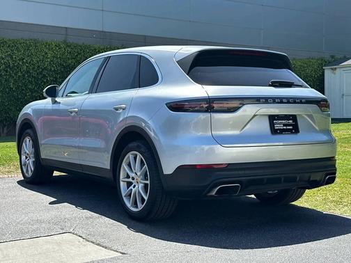 Rhodium Silver Metallic 2019 Porsche Cayenne
