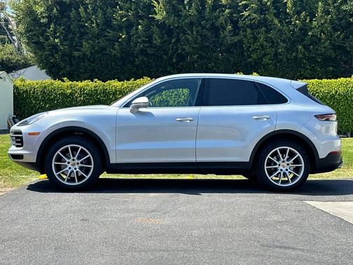 Rhodium Silver Metallic 2019 Porsche Cayenne