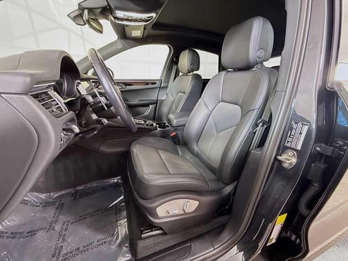 2023 Porsche Macan Base