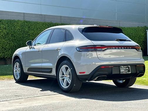 Chalk 2025 Porsche Macan